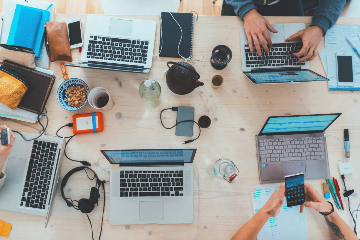 Transformation digitale sectorielle : comment réussir (ou redresser) son département digital grâce au management de transition et au coaching